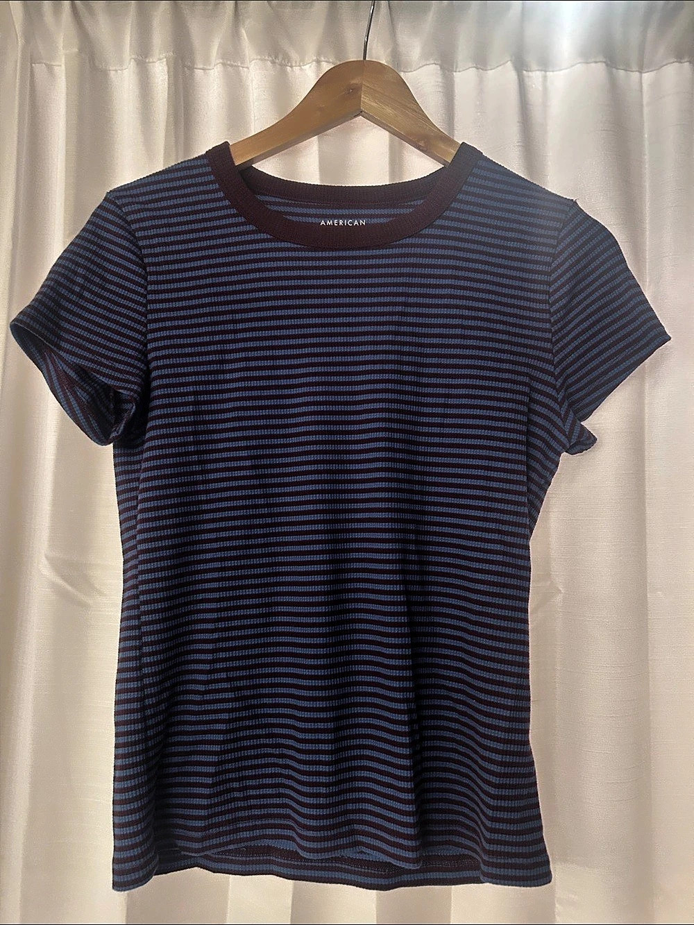 American Eagle Short Sleeve Striped Tee in Blue & burgandy Like New